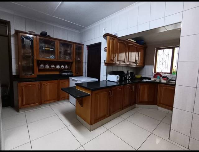 4 BEDROOM HOUSE FOR SALE IN RIYADH